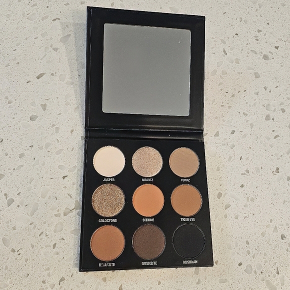 New Kylie Pressed Powder Palette by Kylie Jenner - Never Used - Picture 3 of 6